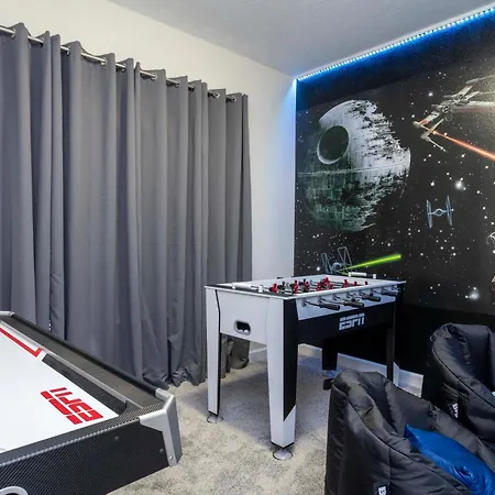 4Br Luxury Pool Game Room, Disney Nearby - Sleeps 12